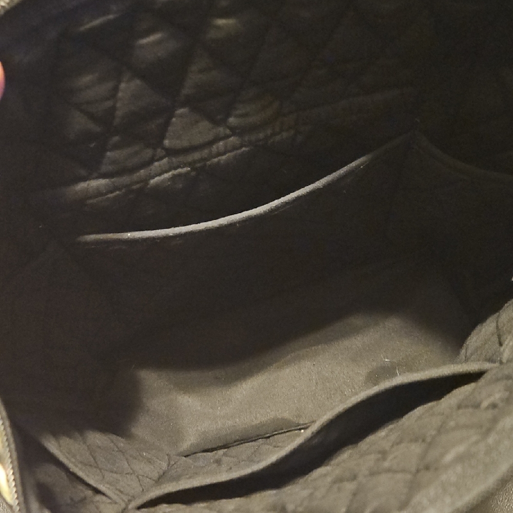 Stylish Black and Green Tote with Bold Pattern - Picture 4 of 4